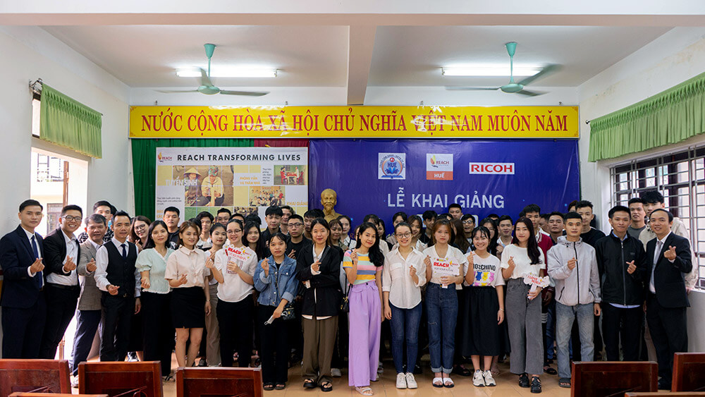 Young Vietnamese students attend the Digital Support Program for Young People